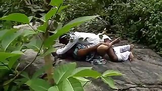 Mumbai couple fucking in public park filmed by passer by